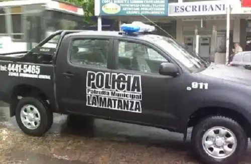 La Matanza: Un hombre apareció asesinado y envuelto en alfombra