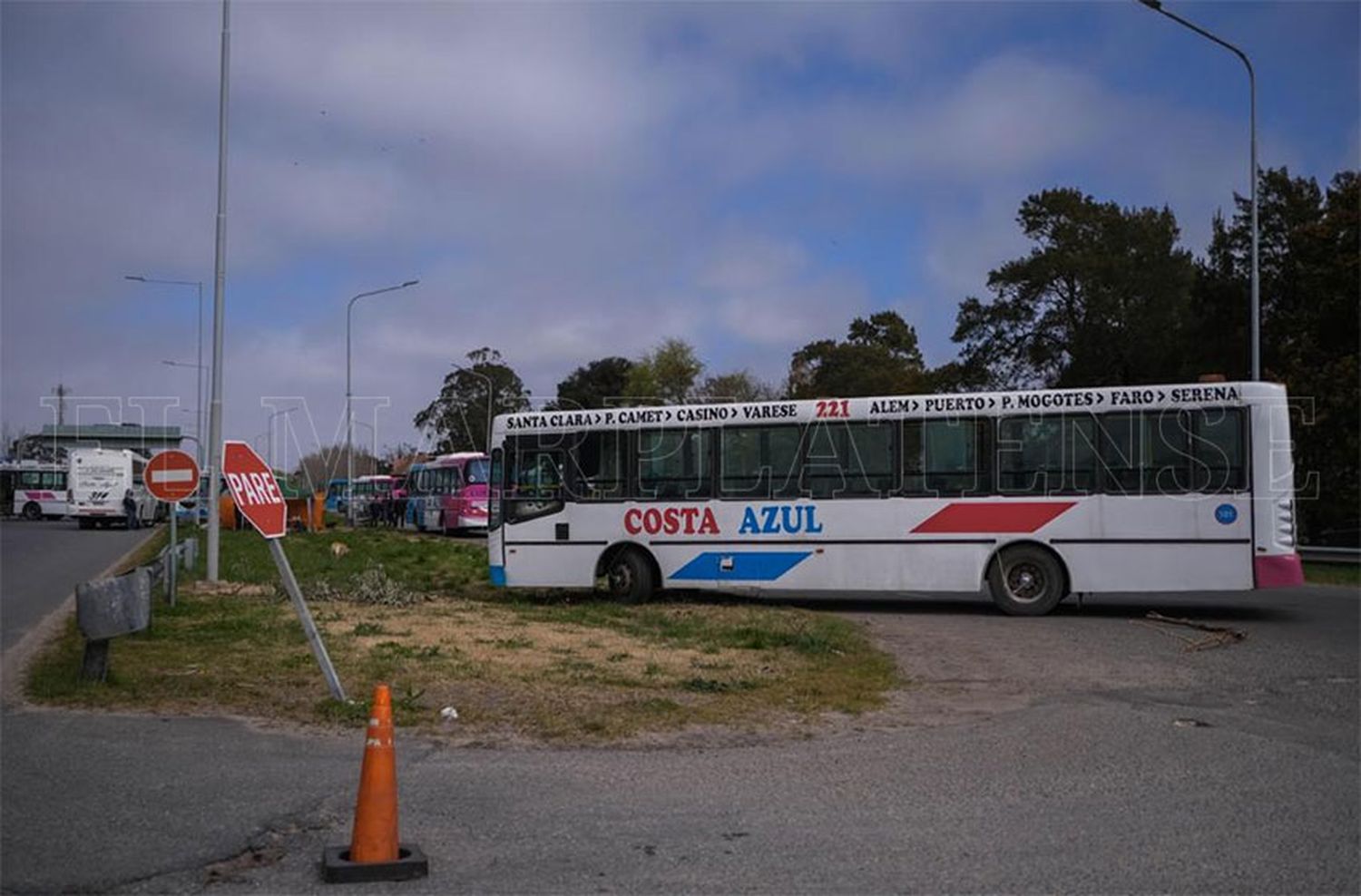 Los choferes mantienen la protesta en la Ruta 2
