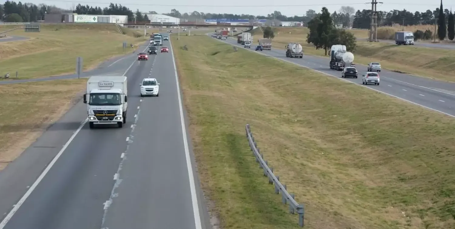 Se firmó el contrato para construir un tercer carril en la Autopista Rosario – Buenos Aires