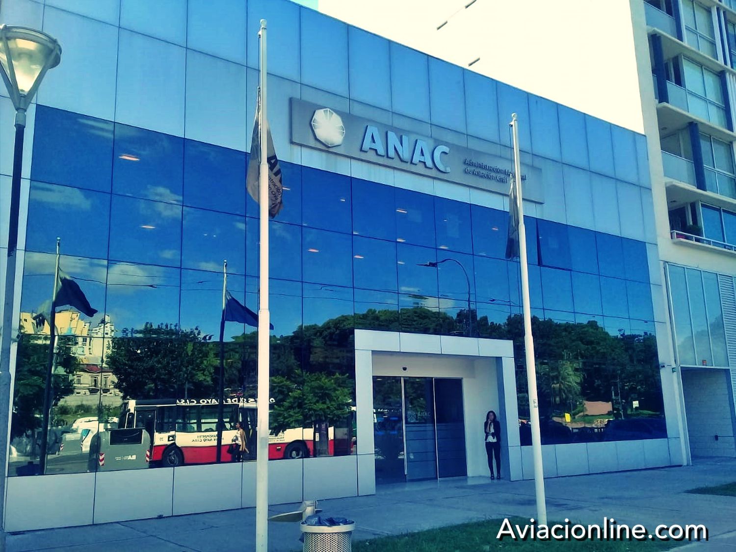 Reacción internacional a las medidas de la ANAC para restringir vuelos comerciales hasta septiembre