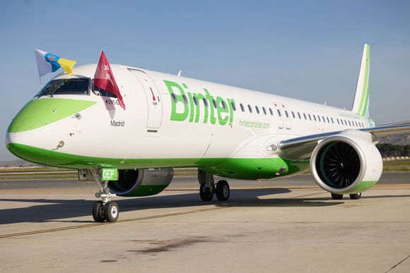 Binter inauguró sus vuelos a Madrid y su primera base fuera de Canarias