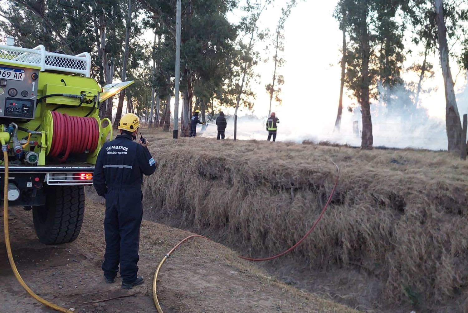 Incendio en calle Lussenhoff durante este jueves. Foto: Gentileza.