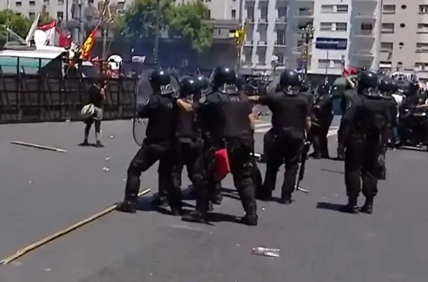 Reforma previsional: incidentes y tensión en el ingreso de diputados