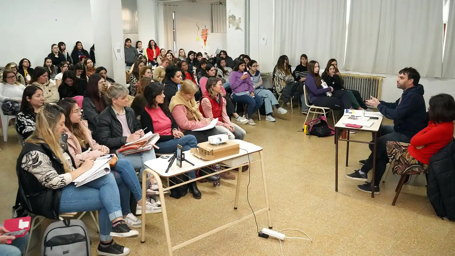 Instituto Nº 31. La regente Mariela Marti y la vicedirectora Magalí Chiochetti en Ecos Radio