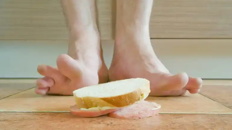 El mito de los 10 segundos: qué hacer cuando una tostada cae al piso