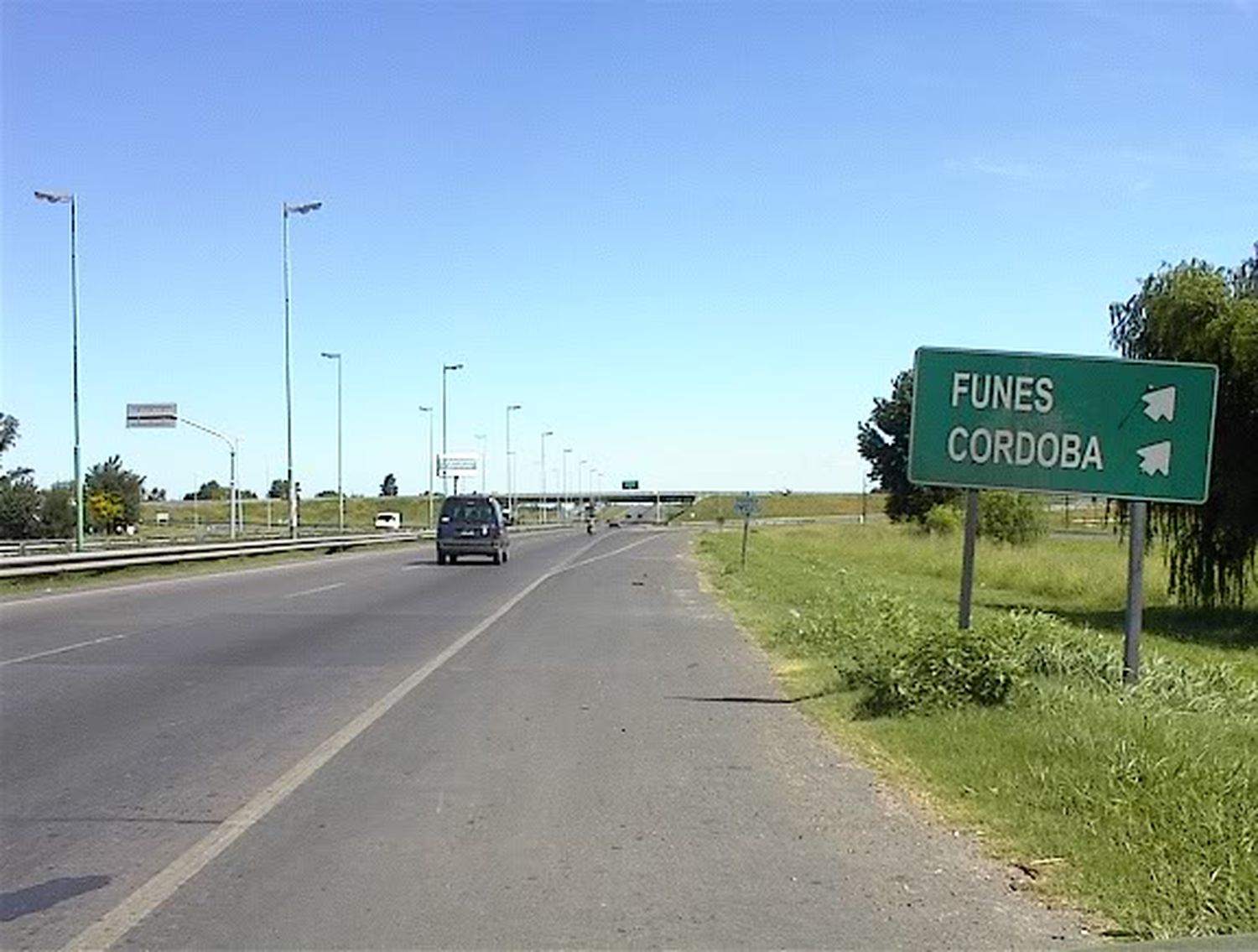 Autopista Rosario-Córdoba: un camión se cruzó de carril y congestionó el tránsito