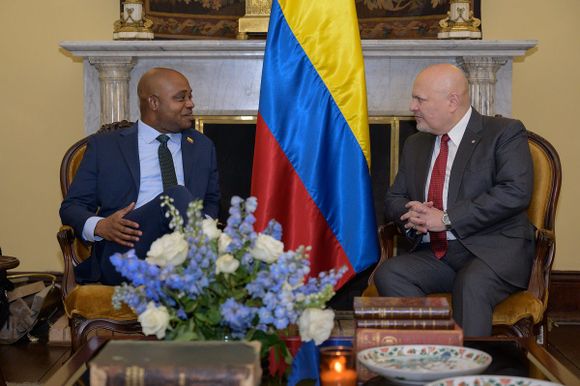 Karim Khan considera a Colombia como un ejemplo a seguir en materia de reparación a las víctimas