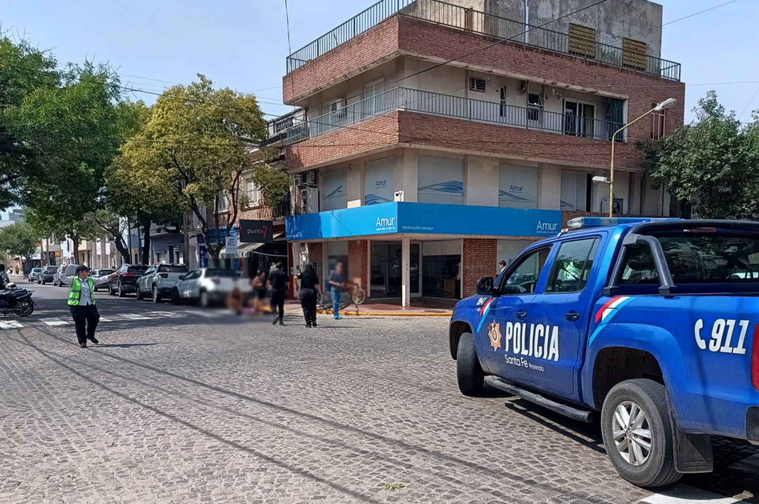 Accidente en pleno centro: una ciclista fue embestida por una camioneta