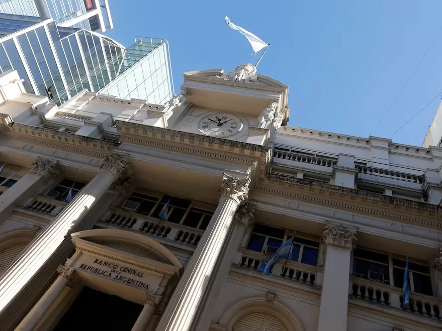 El BCRA flexibilizó los encajes para los bancos, en busca de que haya más liquidez y tasas de interés más bajas