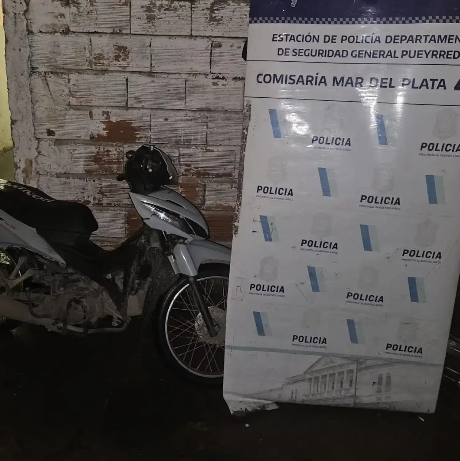 Menores demorados al circular con una moto con pedido de secuestro en la zona de Luro y Perú