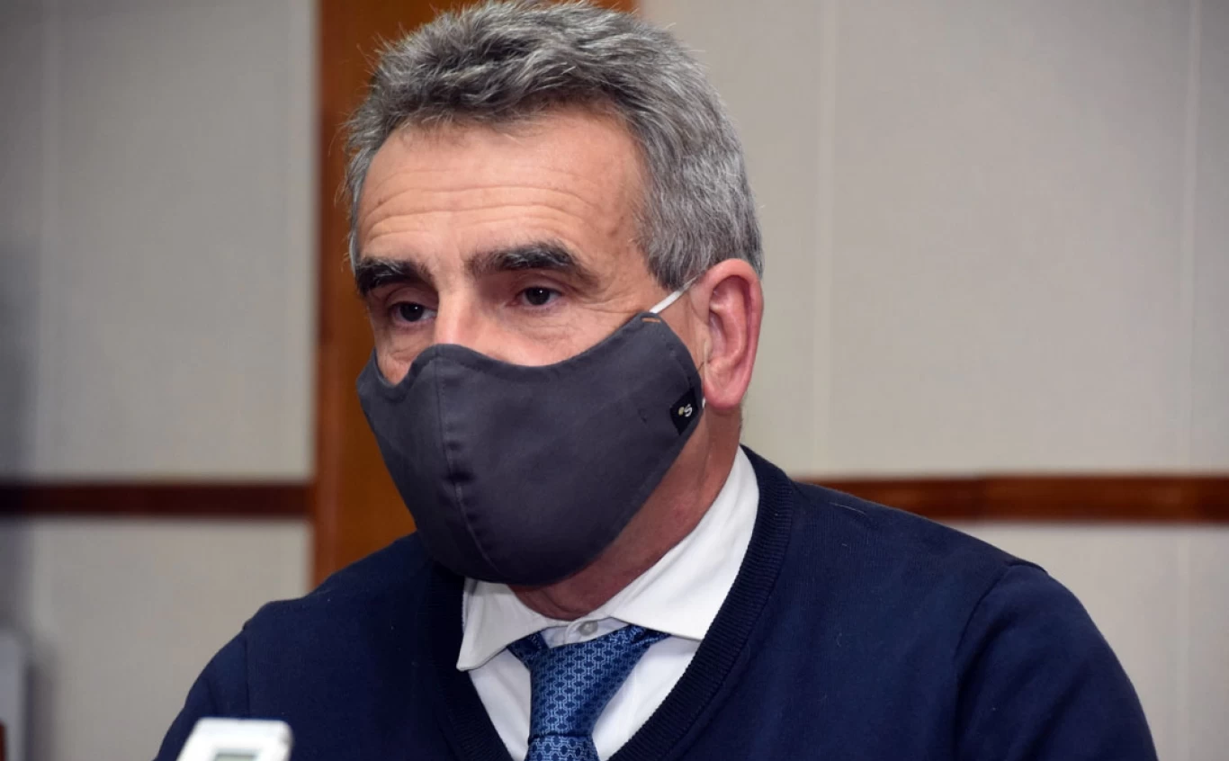 Agustín Rossi respondió un tuit de Bolsonaro