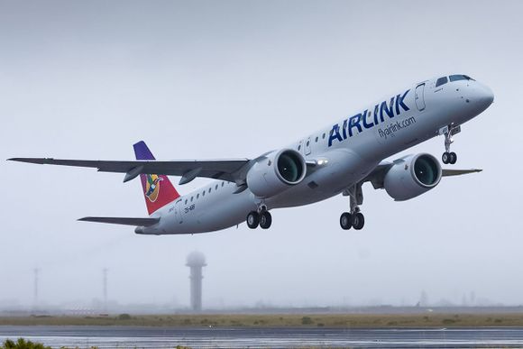 Tras un solitario vuelo por el Atlántico Sur, Airlink recibió su primer Embraer E195-E2