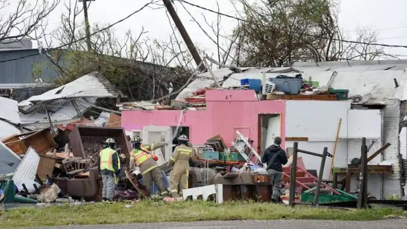 ‘Harvey’ baja en intensidad tras arrasar la costa de Texas