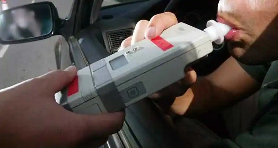 Manejaba con 2,65 de alcohol en sangre y sin registro de conducir