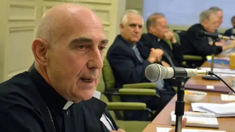 Para la Iglesia, "la farandulización de la política resulta penosa"