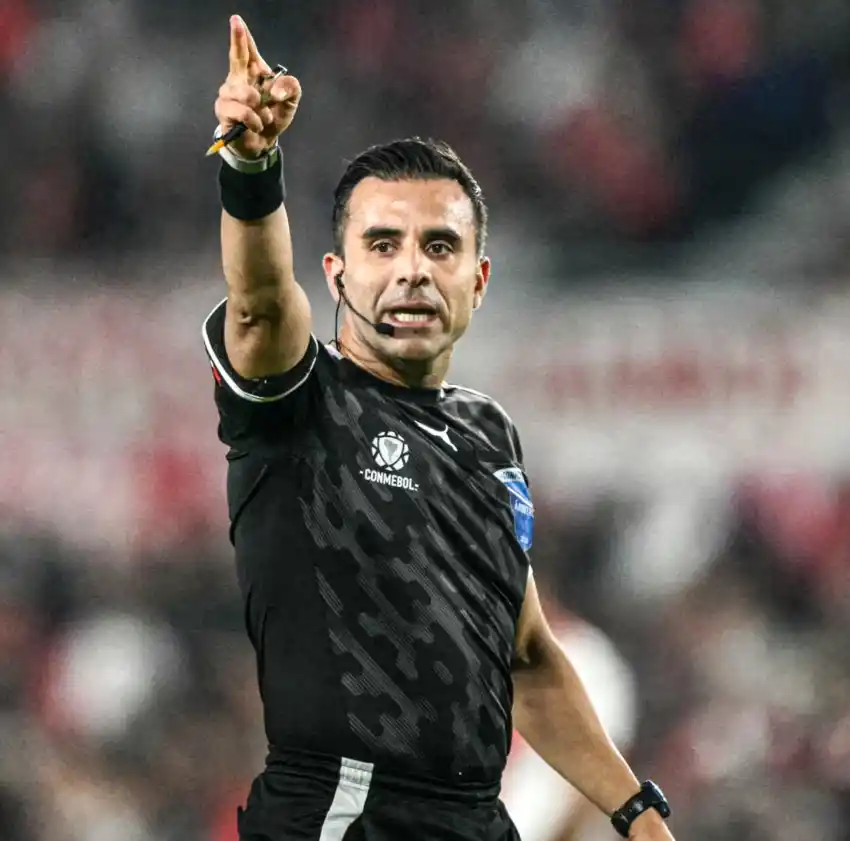 Maza dirigió dos encuentros de la fase de grupos. El primero, la victoria de Uruguay sobre Panamá por 3 a 1; el segundo, la goleada de Brasil sobre Paraguay por 4 a 1.