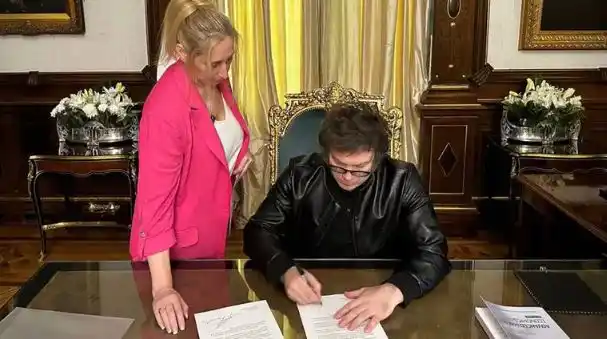 Javier Milei firmó el veto total a la ley de jubilaciones que aprobó el Congreso