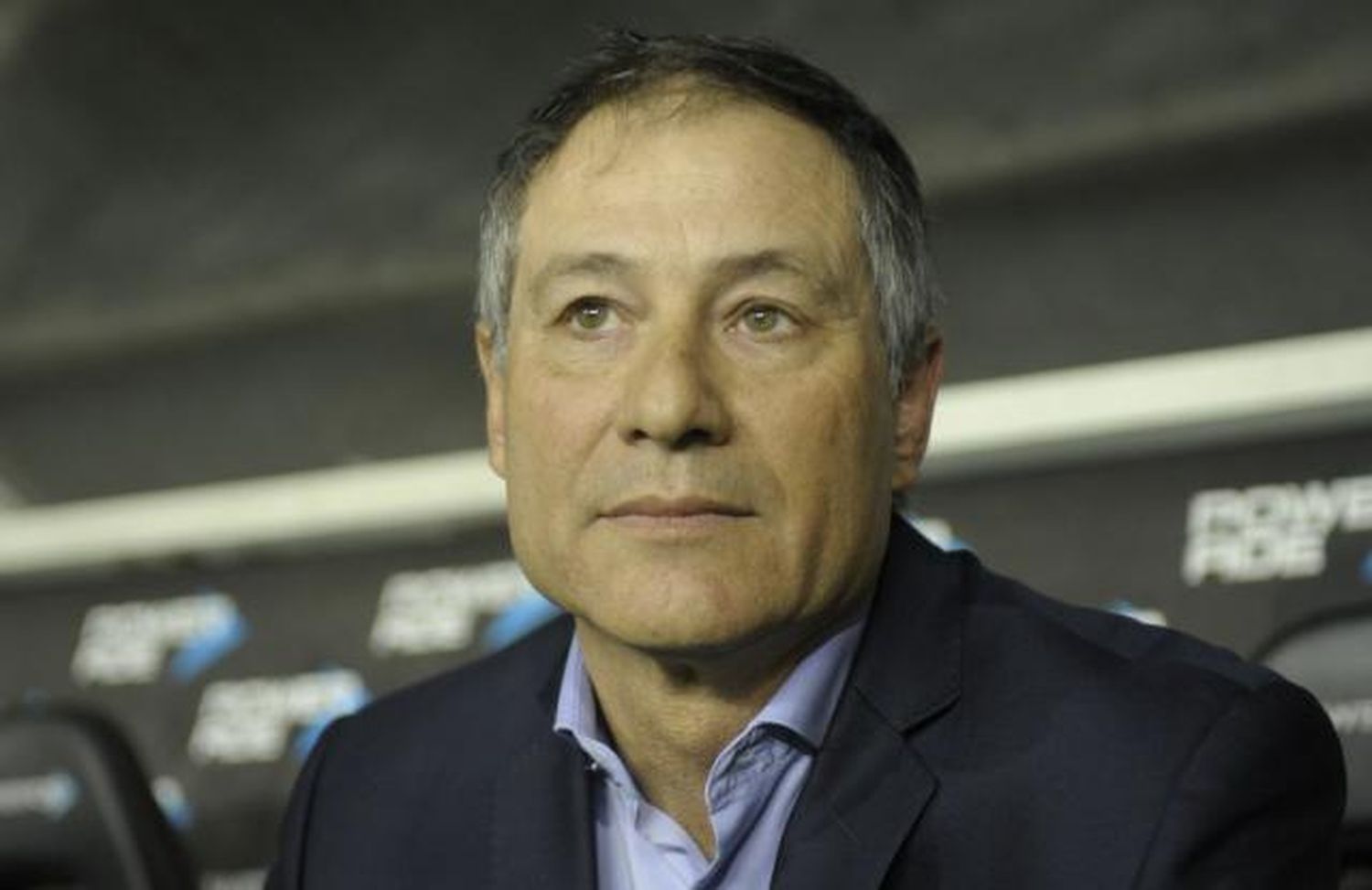 Holan dejó de ser el entrenador de Independiente
