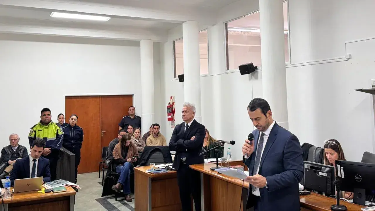 Juicio oral en el recinto del Tribunal Criminal