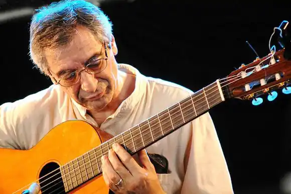 La guitarra argentina celebra 75 años en las inspiradas manos de Juan Falú