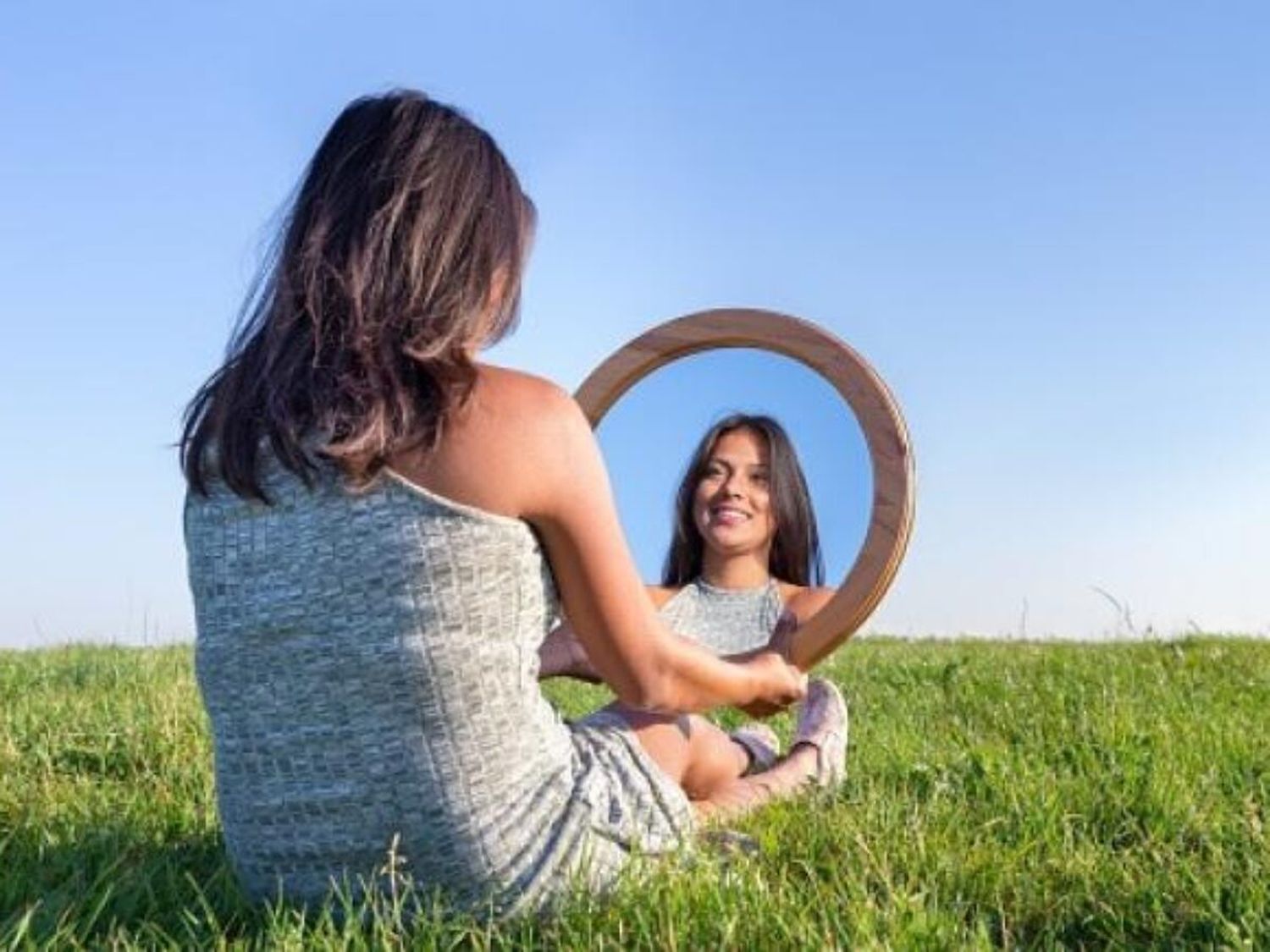 El autoconocimiento es un proceso reflexivo permite crear una identidad personal