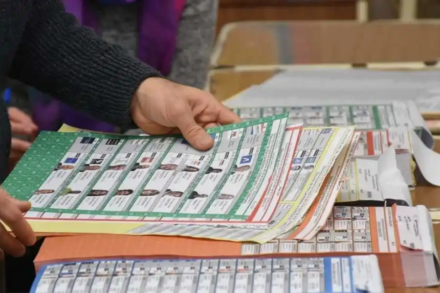 Las boletas únicas y las urnas saldrán a la cancha este 2023. Crédito: Mauricio Garín