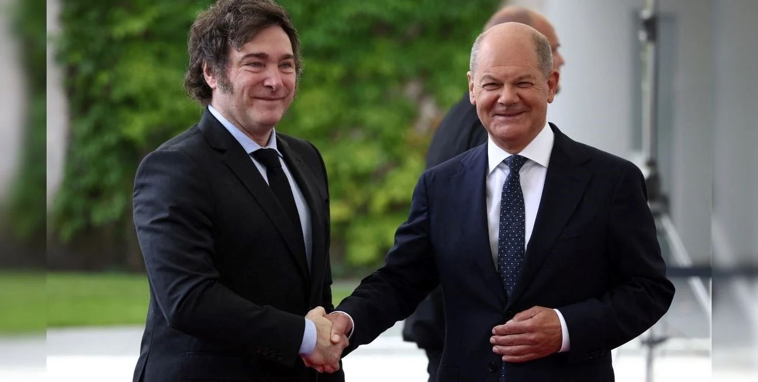 Milei junto al mandatario alemán, Olaf Scholz.