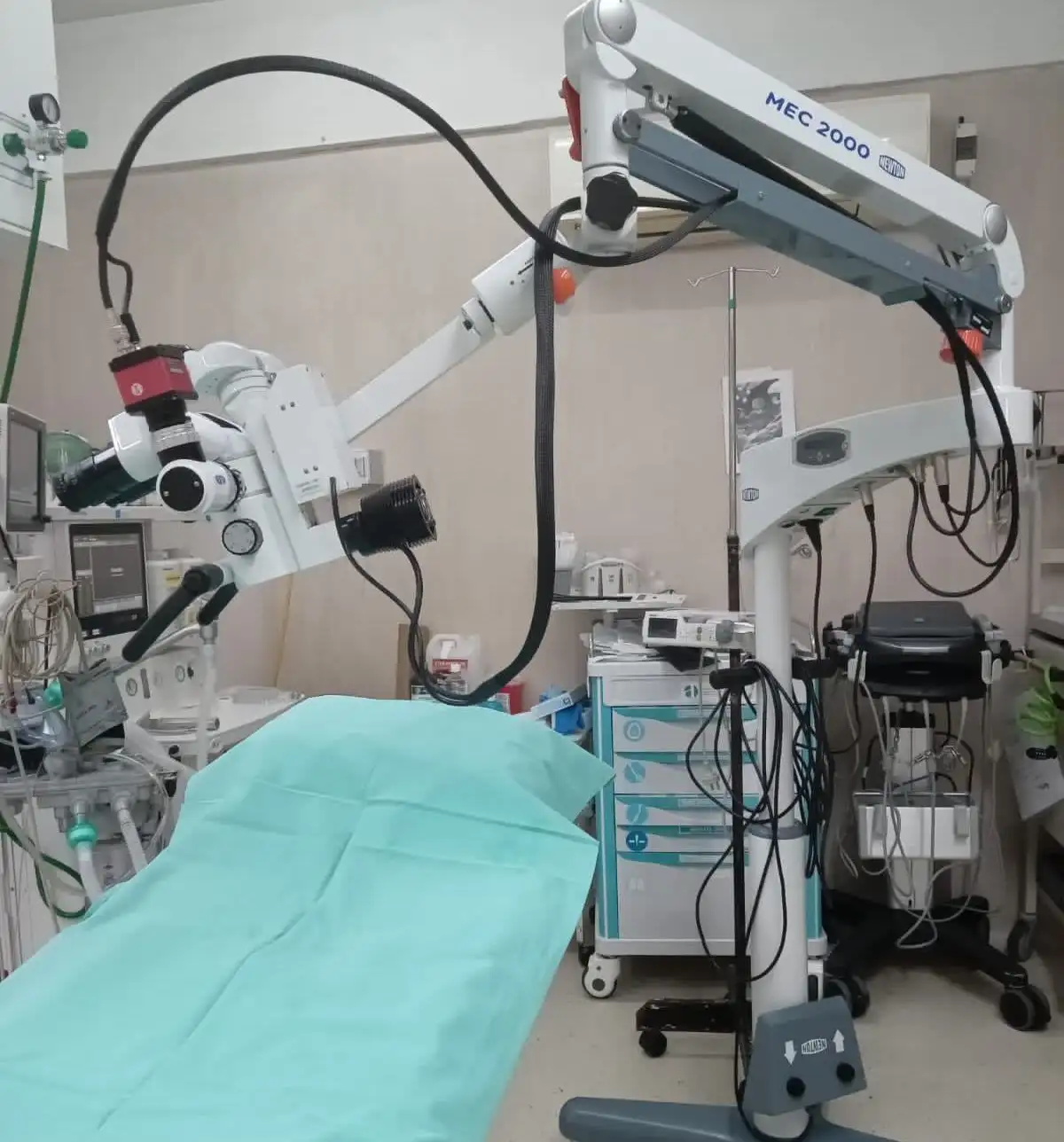 Hospital Erill Escobar - Microscopio quirúrgico - 2