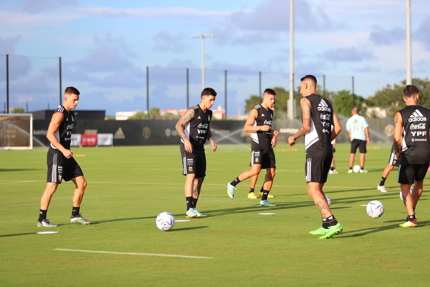 Argentina juega ante Honduras y Scaloni probaría variantes en el equipo titular