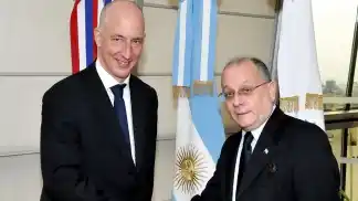 El embajador británico destacó los «puntos en común» entre Reino Unido y la Argentina, más allá de Malvinas