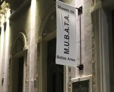 El Mubata está ubicado en Av. Moreno 232