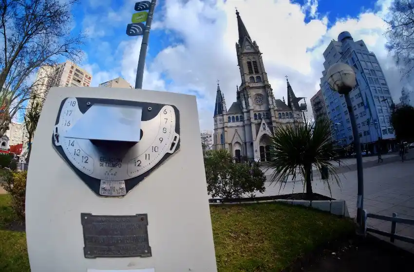 El desconocido reloj solar de la Peatonal San Martín