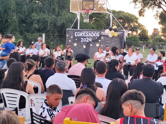 egresados fines la tosquera adultos