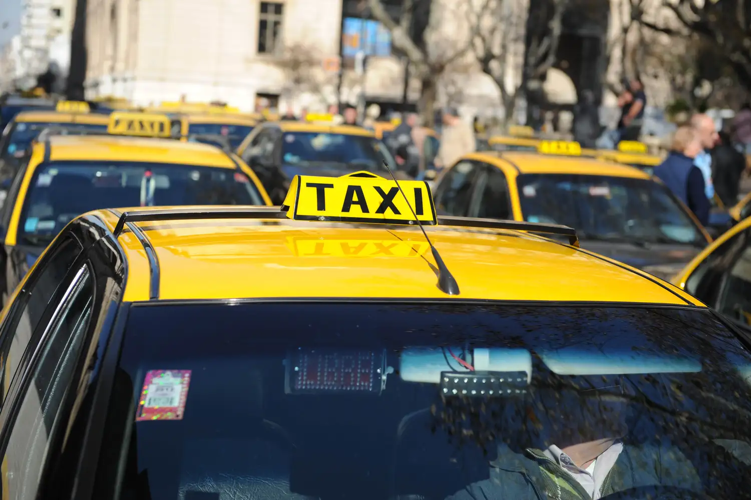 Dos taxis robados durante la noche