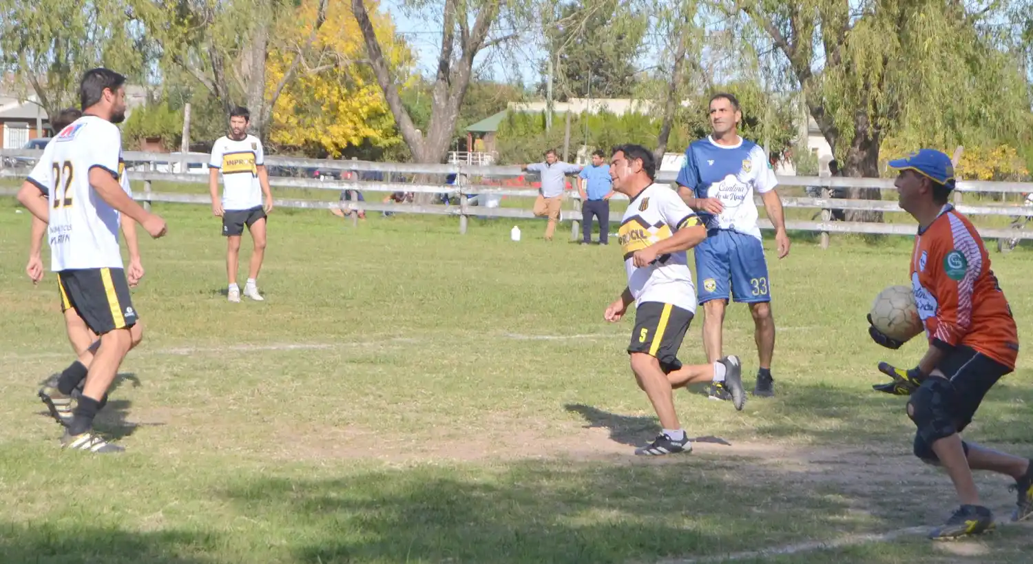 Se juega en cancha de Yaguarí el torneo de Fútbol Senior