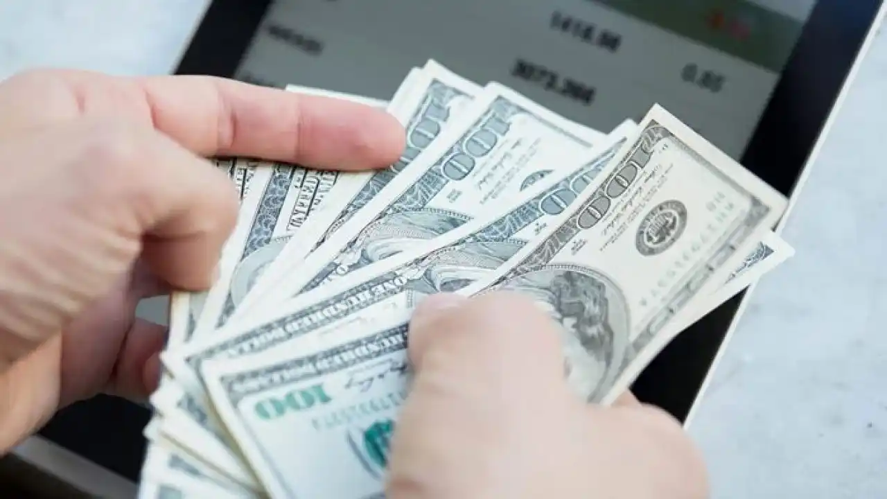 Finaliza el plazo para pedir el reintegro del 35% por la compra de dólares: mira cómo hacerlo