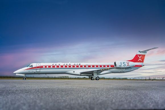 JSX celebra la llegada de su avión 50 con un Embraer ERJ-145 de estilo vintage