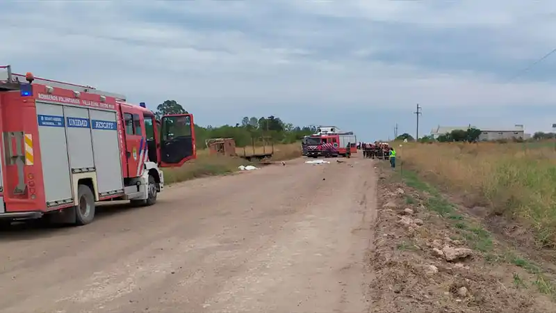 Siniestro mortal: dos motociclistas murieron tras chocar con un camión