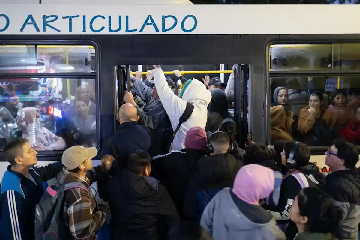 "El Gobierno se borra y las consecuencias las paga la gente": Provincia cruzó a Milei por el caos del transporte en AMBA