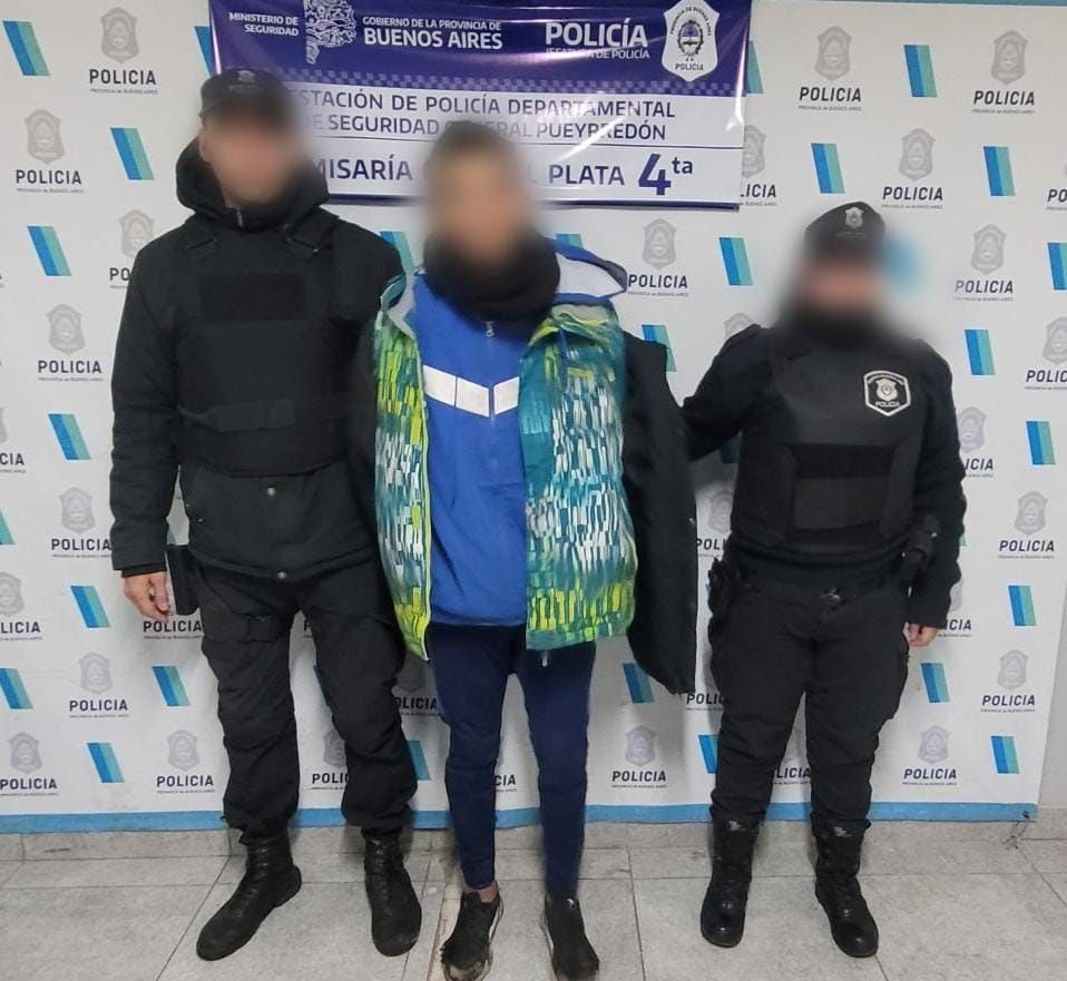 Al realizarle las señas correspondientes para que detenga la marcha, el motociclista se dio a la fuga, cayendo del rodado en Ituzaingó y Champagnat