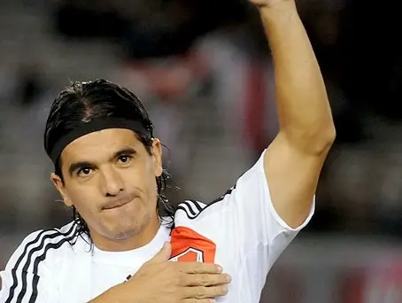 Emoción y lágrimas en la despedida de Ariel "el Burrito" Ortega en River
