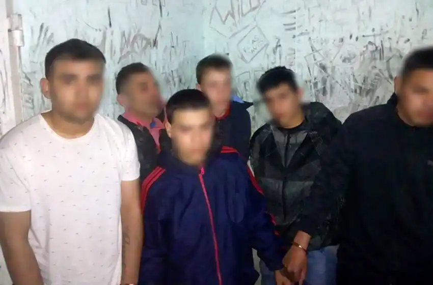 Detuvieron a seis jóvenes de entre 15 y 20 años por balear una vivienda en zona sur