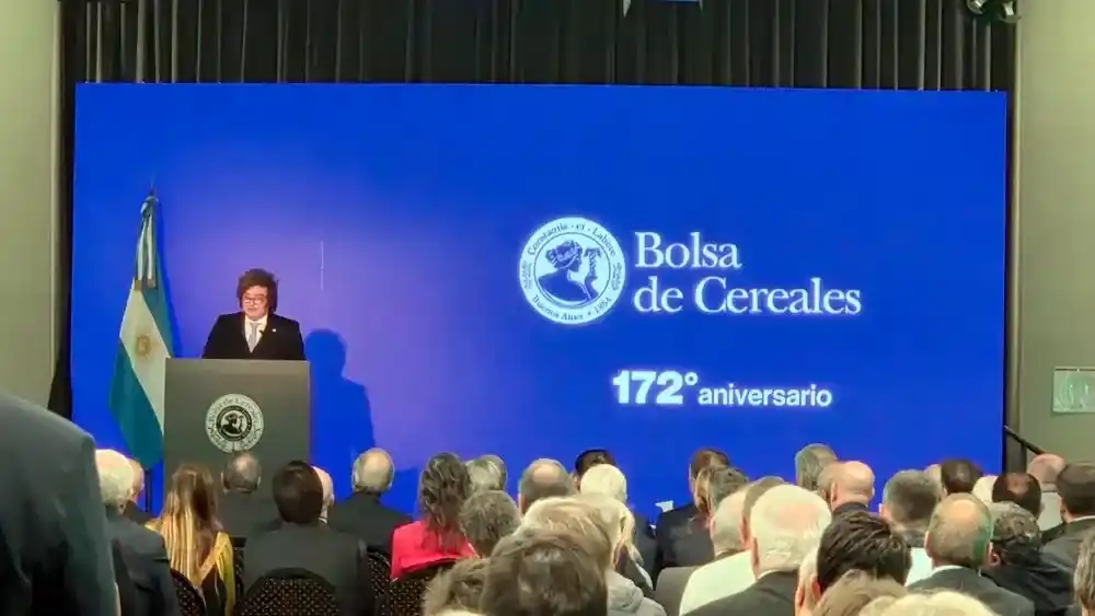 Milei anunció una nueva baja de retenciones para la soja, el trigo y la cebada