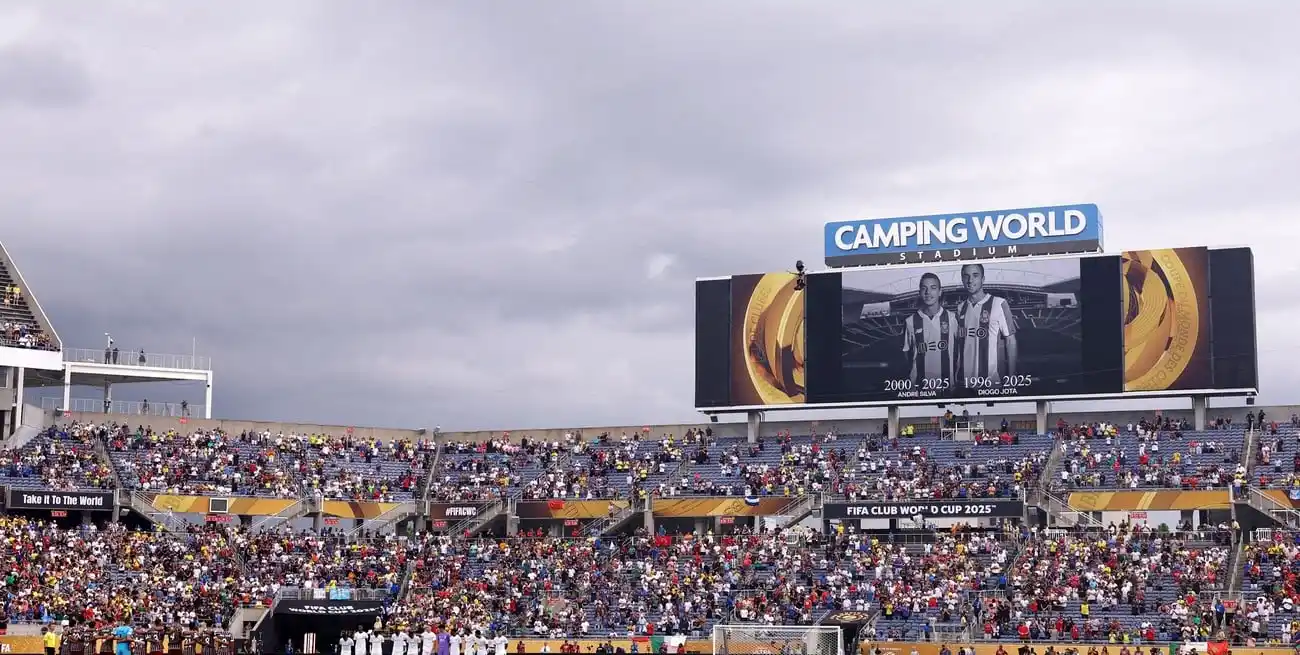 Minuto de silencio en el Mundial de Clubes en memoria de Diogo Jota y su hermano. Foto: Reuters