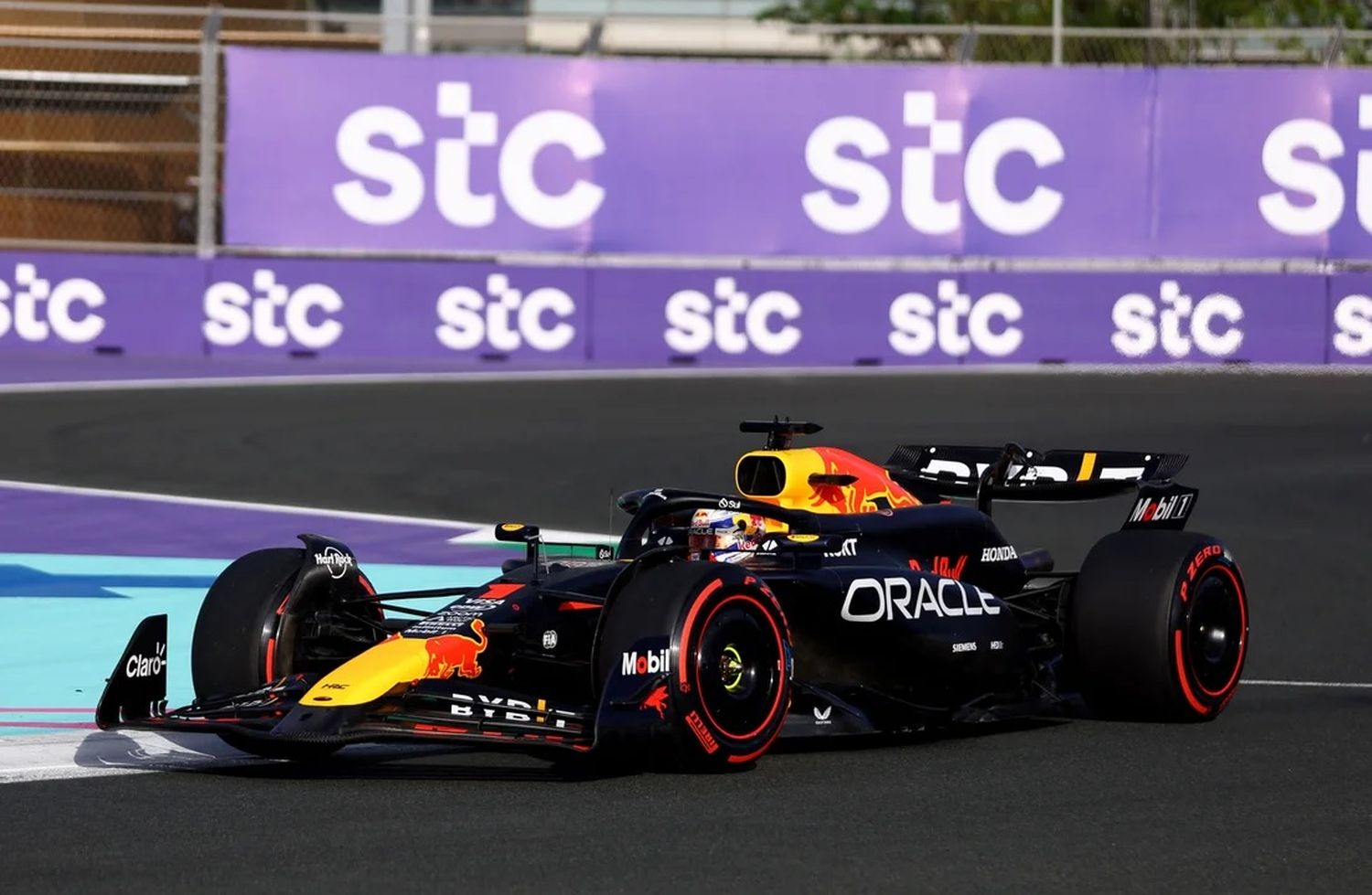 Verstappen volvió al triunfo después del traspié en Australia