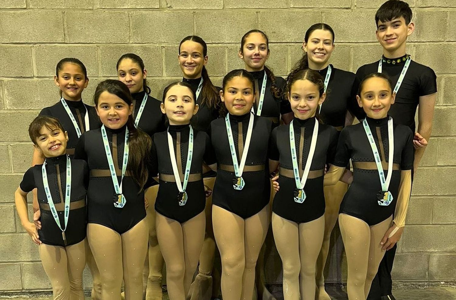 Los alumnos de la escuela de patín Musical Show.