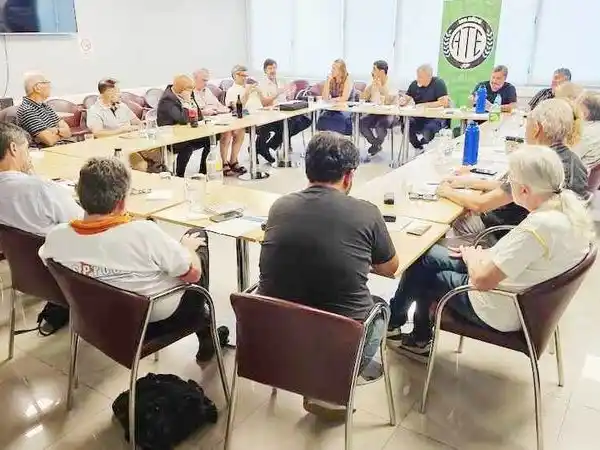 Estatales lanzan paro total durante 
el tratamiento de la reforma laboral