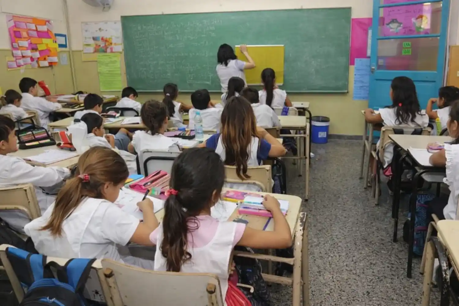 La propuesta oficial bajo análisis contempla un incremento del 7% no acumulativo sobre los haberes de junio, distribuido en 5% para julio y 2% para agosto.