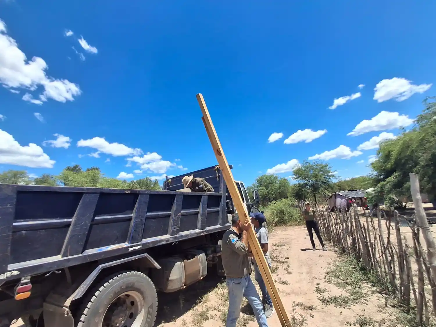Tras el temporal, continúa la asistencia en Estanislao del Campo