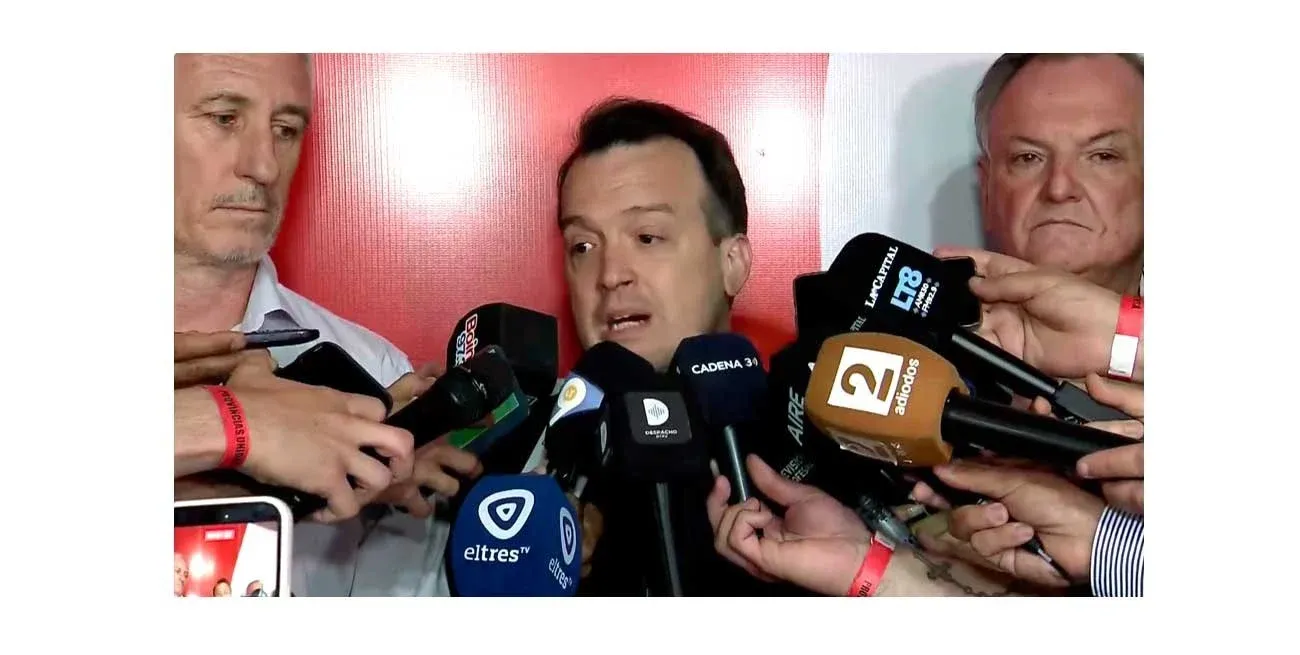 Blanco encabezó una rueda de prensa desde Rosario.